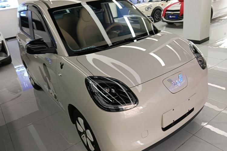 Used Wuling Hongguang MINIEV 2025 Four-Door Version Advanced Edition Front Right 45 Deg