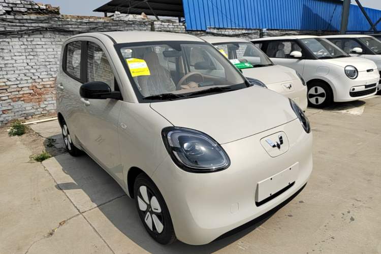 Used Wuling Hongguang MINIEV 2025 Four-Door Version Advanced Edition Front Right 45 Deg