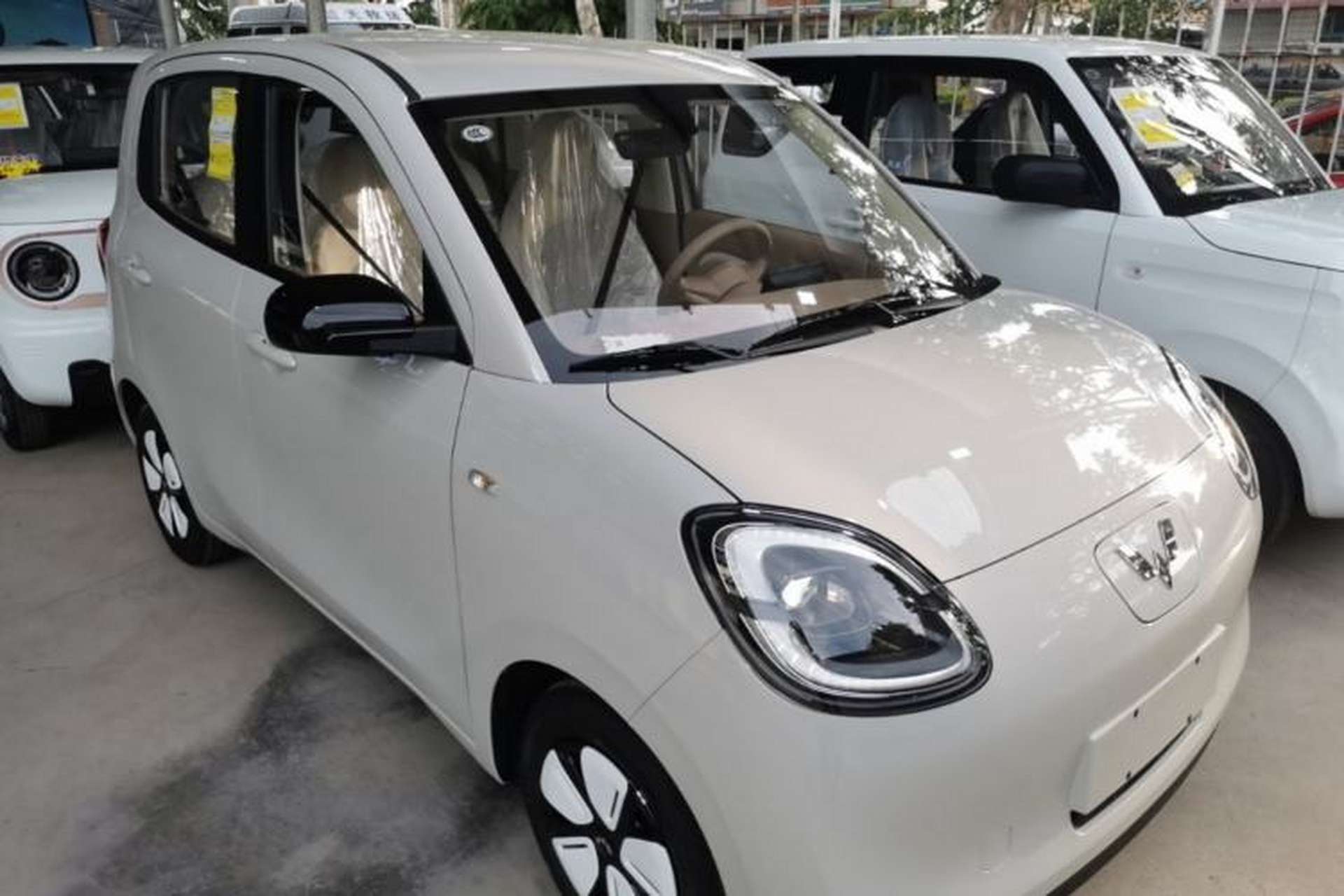 Used Wuling Hongguang MINIEV 2025 Four-Door Version Advanced Edition Front Right 45 Deg