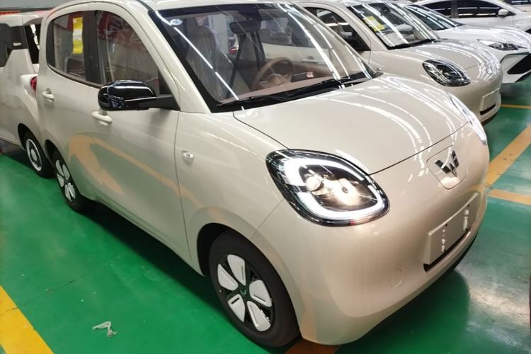 Used Wuling Hongguang MINIEV 2025 Four-Door Version Advanced Edition Front Right 45 Deg