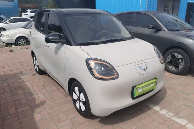 Used Wuling Hongguang MINIEV 2025 Four-Door Version Zhenxiang+ Edition Front Right 45 Deg