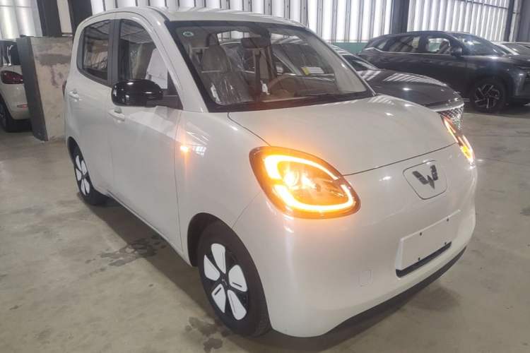 Used Wuling Hongguang MINIEV 2025 Four-Door Version Advanced Edition Front Right 45 Deg