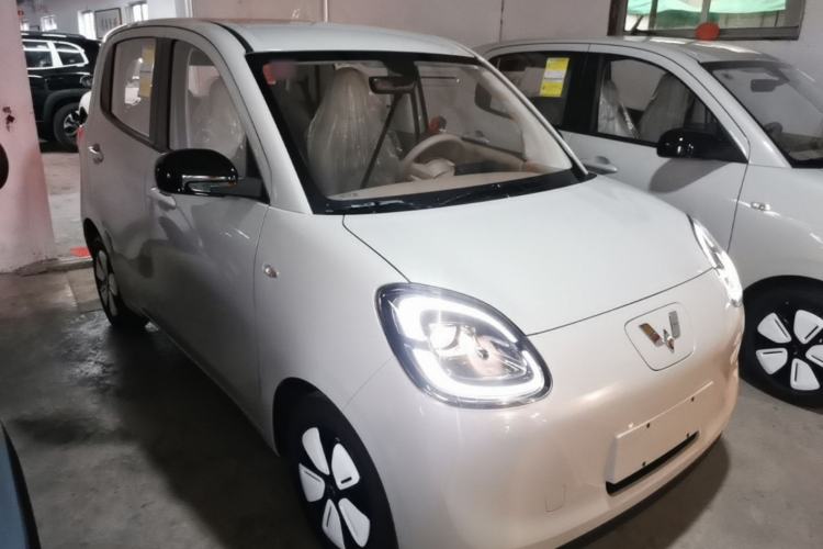 Used Wuling Hongguang MINIEV 2025 Four-Door Version Advanced Edition Front Right 45 Deg