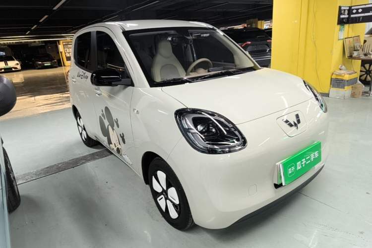 Used Wuling Hongguang MINIEV 2025 Four-Door Version Advanced Edition Front Right 45 Deg