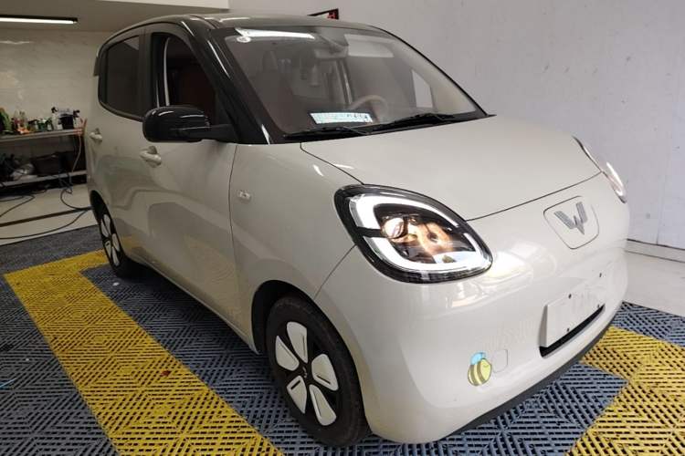 Used Wuling Hongguang MINIEV 2025 Four-Door Version Premium Edition Front Right 45 Deg