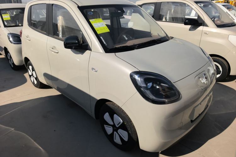 Used Wuling Hongguang MINIEV 2025 Four-Door Version Advanced Edition Front Right 45 Deg