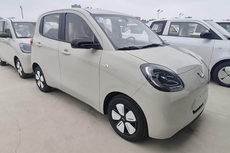 Used Wuling Hongguang MINIEV 2025 Four-Door Version Advanced Edition Front Right 45 Deg