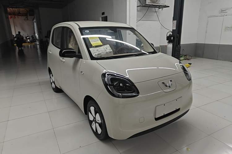 Used Wuling Hongguang MINIEV 2025 Four-Door Version Advanced Edition Front Right 45 Deg
