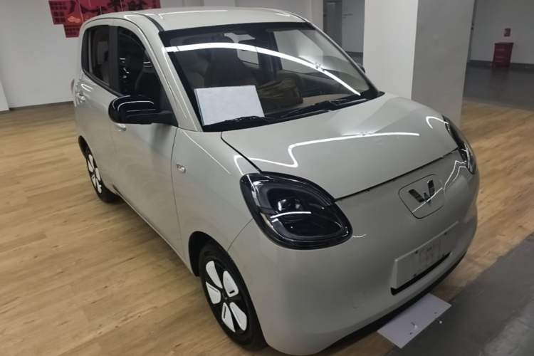 Used Wuling Hongguang MINIEV 2025 Four-Door Version Premium Edition Front Right 45 Deg
