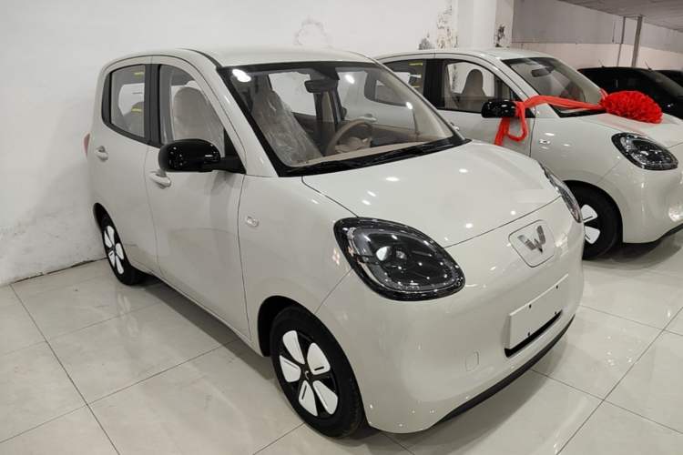 Used Wuling Hongguang MINIEV 2025 Four-Door Version Advanced Edition Front Right 45 Deg