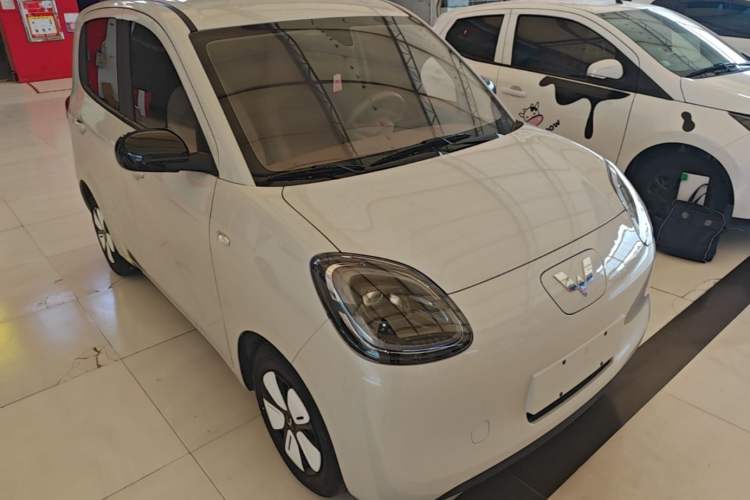 Used Wuling Hongguang MINIEV 2025 Four-Door Version Advanced Edition Front Right 45 Deg