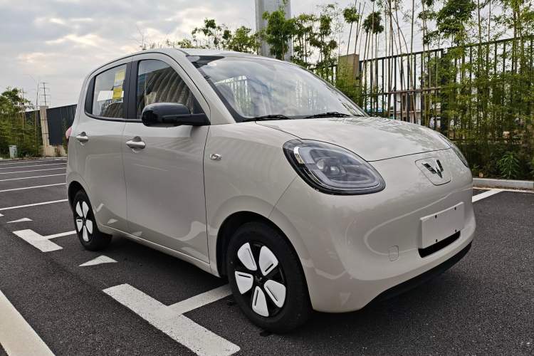 Used Wuling Hongguang MINIEV 2025 Four-Door Version Advanced Edition Front Right 45 Deg