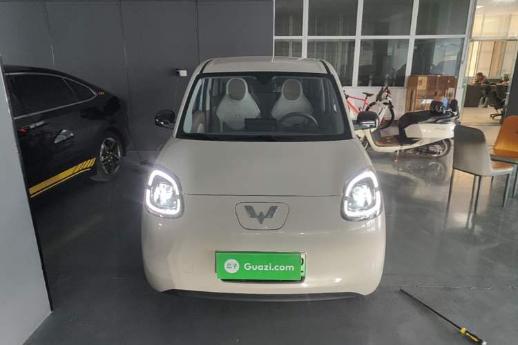 Used Wuling Hongguang MINIEV 2025 Four-Door Version Advanced Edition Front
