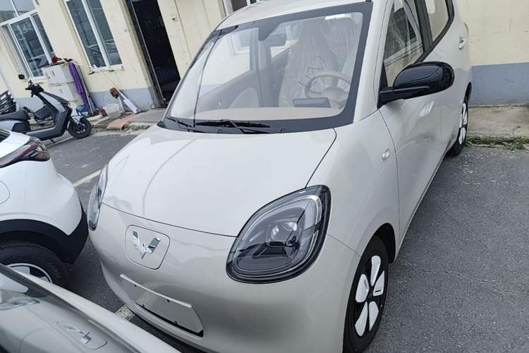 Used Wuling Hongguang MINIEV 2025 Four-Door Version Advanced Edition Front
