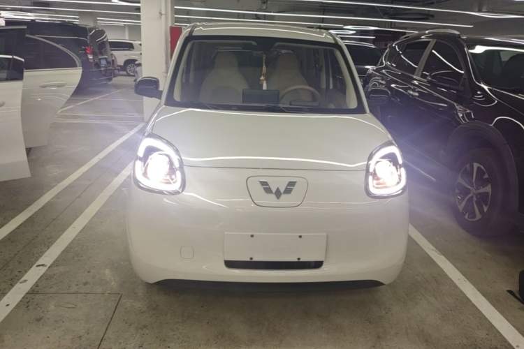 Used Wuling Hongguang MINIEV 2025 Four-Door Version Advanced Edition Front
