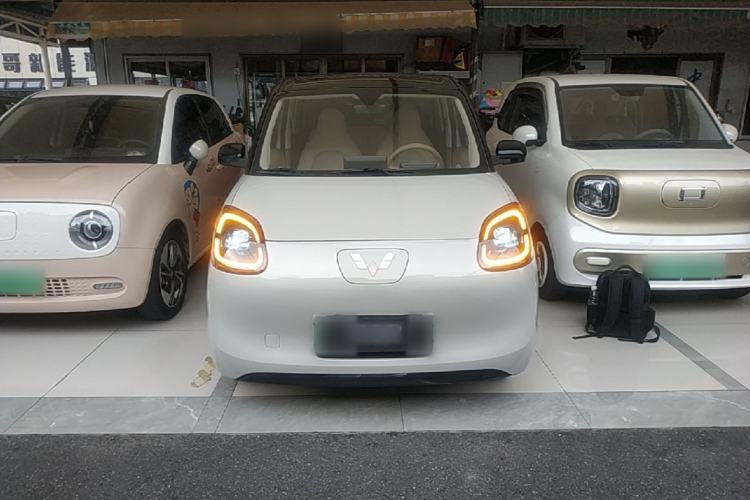 Used Wuling Hongguang MINIEV 2025 Four-Door Version Premium Edition Front