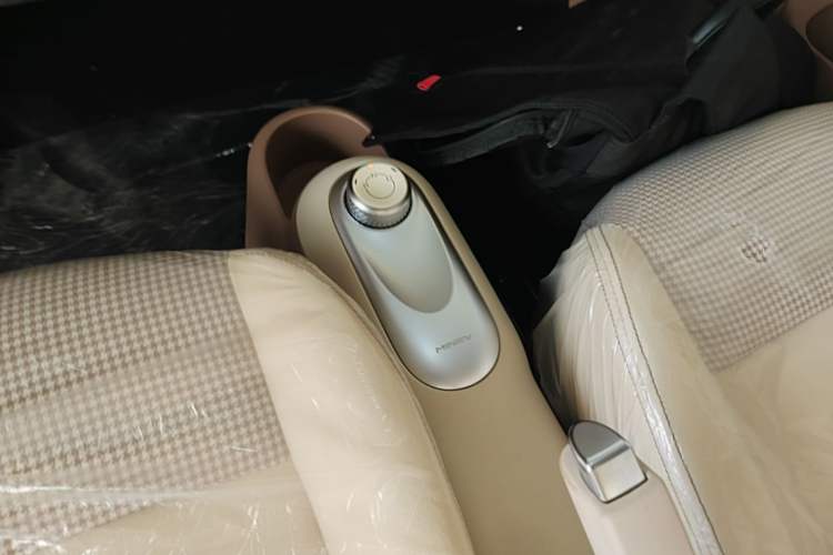 Used Wuling Hongguang MINIEV 2025 Four-Door Version Advanced Edition Gear Lever