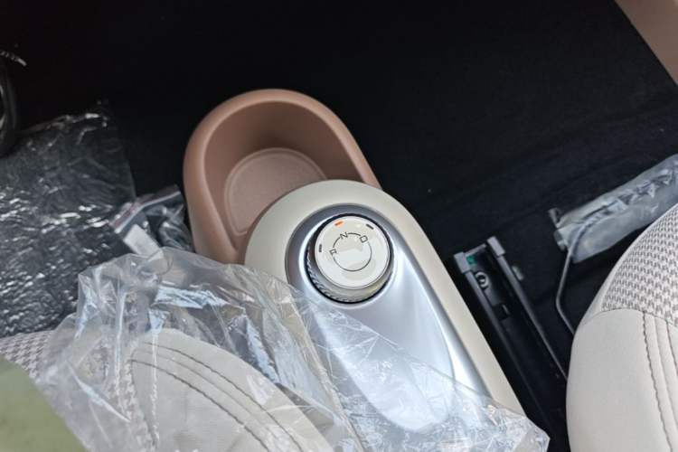 Used Wuling Hongguang MINIEV 2025 Four-Door Version Advanced Edition Gear Lever