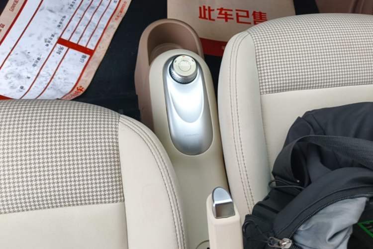Used Wuling Hongguang MINIEV 2025 Four-Door Version Advanced Edition Gear Lever