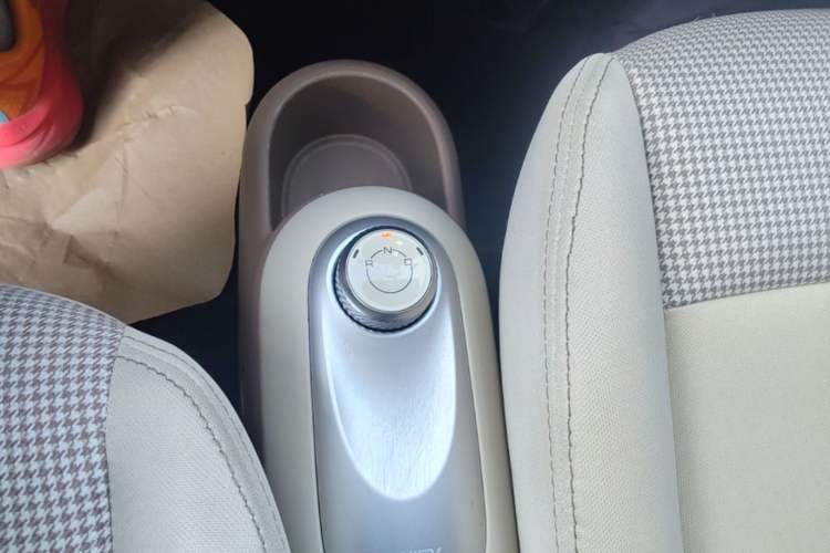Used Wuling Hongguang MINIEV 2025 Four-Door Version Advanced Edition Gear Lever