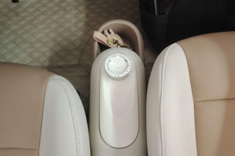 Used Wuling Hongguang MINIEV 2025 Four-Door Version Advanced Edition Gear Lever