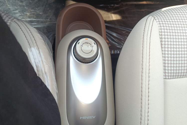 Used Wuling Hongguang MINIEV 2025 Four-Door Version Advanced Edition Gear Lever
