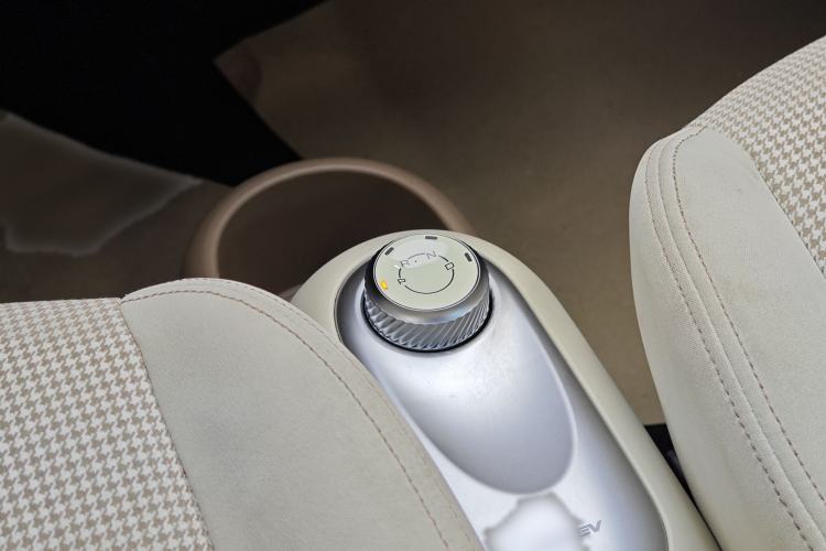 Used Wuling Hongguang MINIEV 2025 Four-Door Version Premium Edition Gear Lever