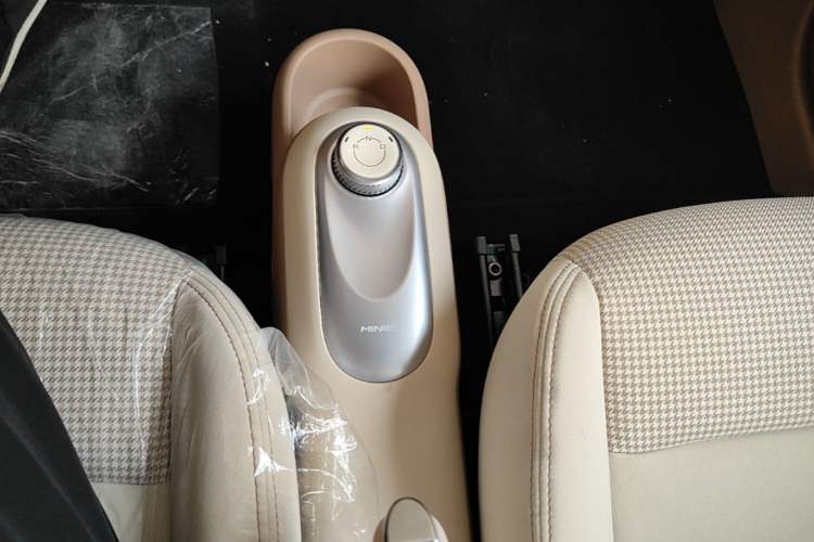Used Wuling Hongguang MINIEV 2025 Four-Door Version Advanced Edition Gear Lever