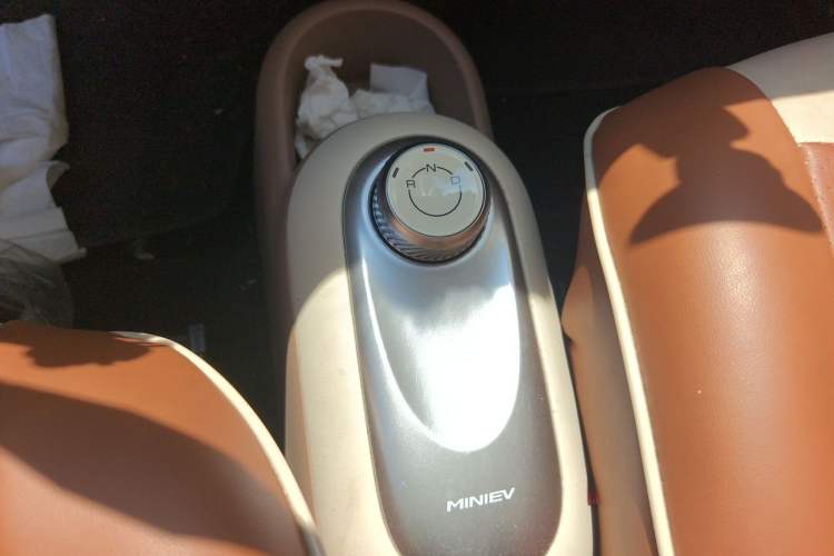 Used Wuling Hongguang MINIEV 2025 Four-Door Version Advanced Edition Gear Lever