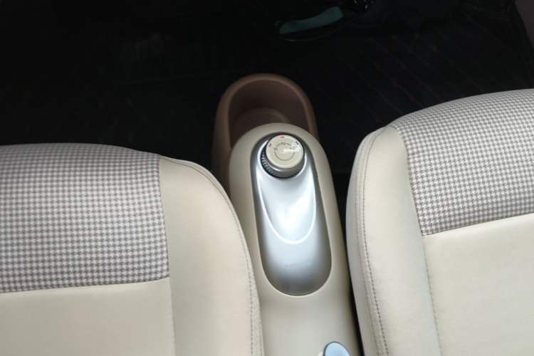 Used Wuling Hongguang MINIEV 2025 Four-Door Version Advanced Edition Gear Lever