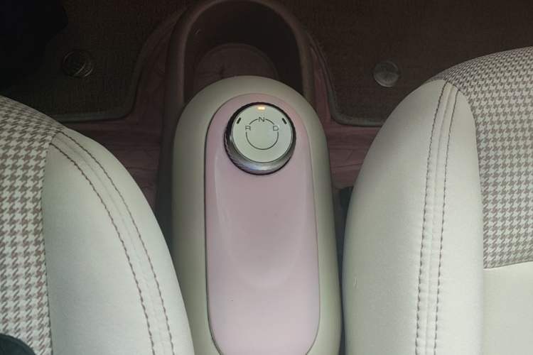 Used Wuling Hongguang MINIEV 2025 Four-Door Version Advanced Edition Gear Lever
