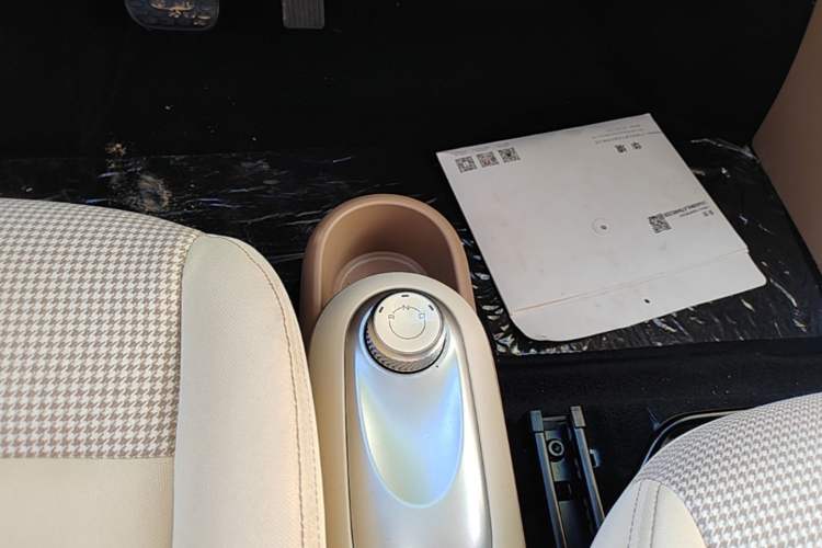 Used Wuling Hongguang MINIEV 2025 Four-Door Version Advanced Edition Gear Lever