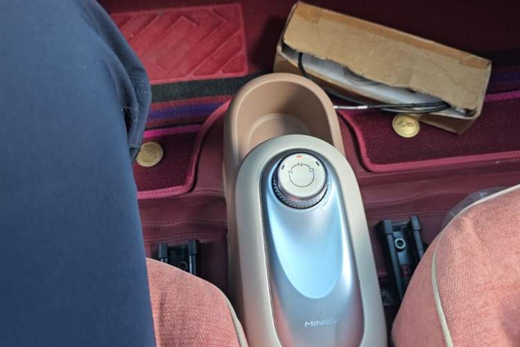 Used Wuling Hongguang MINIEV 2025 Four-Door Version Advanced Edition Gear Lever