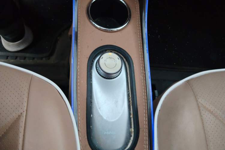 Used Wuling Hongguang MINIEV 2025 Four-Door Version Advanced Edition Gear Lever