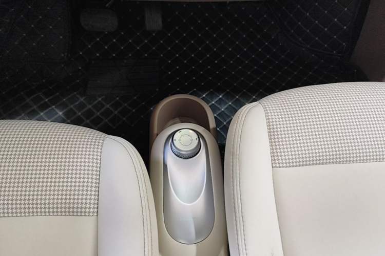 Used Wuling Hongguang MINIEV 2025 Four-Door Version Premium Edition Gear Lever