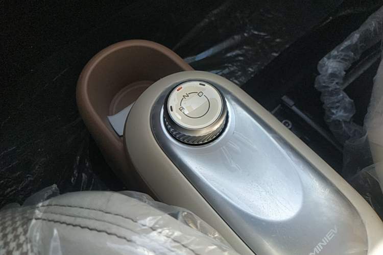 Used Wuling Hongguang MINIEV 2025 Four-Door Version Advanced Edition Gear Lever