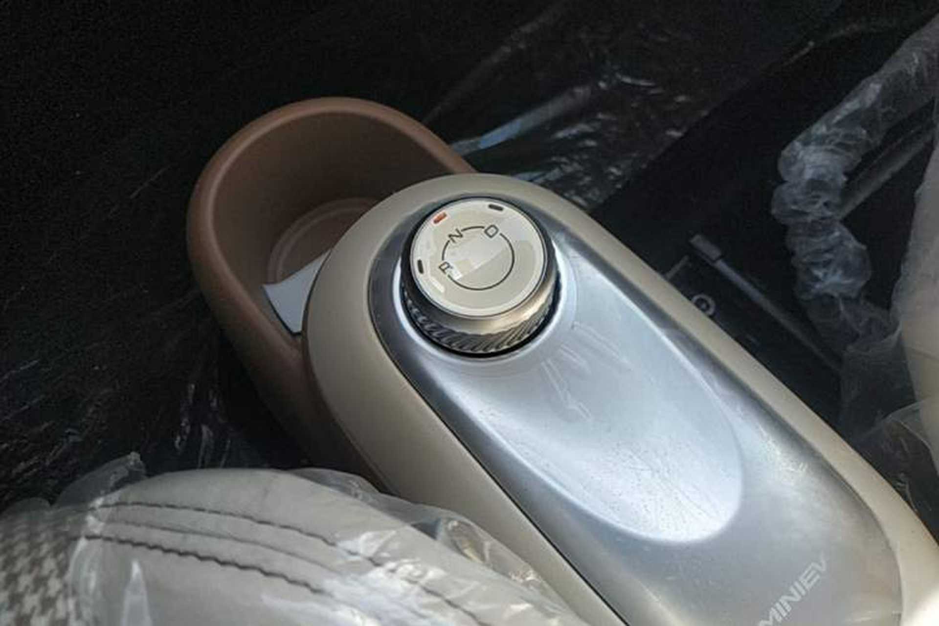Used Wuling Hongguang MINIEV 2025 Four-Door Version Advanced Edition Gear Lever