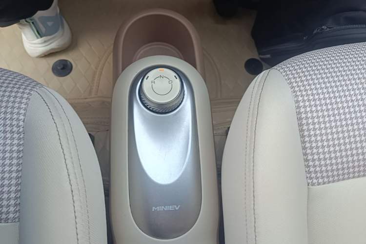 Used Wuling Hongguang MINIEV 2025 Four-Door Version Advanced Edition Gear Lever
