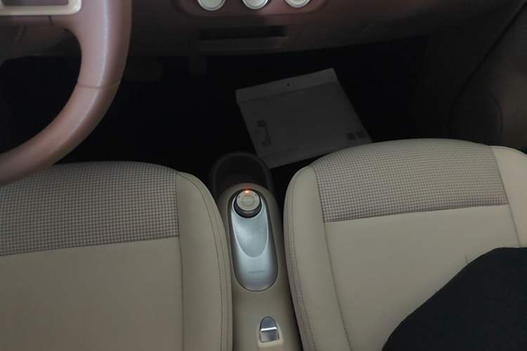 Used Wuling Hongguang MINIEV 2025 Four-Door Version Advanced Edition Gear Lever
