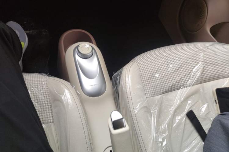 Used Wuling Hongguang MINIEV 2025 Four-Door Version Advanced Edition Gear Lever