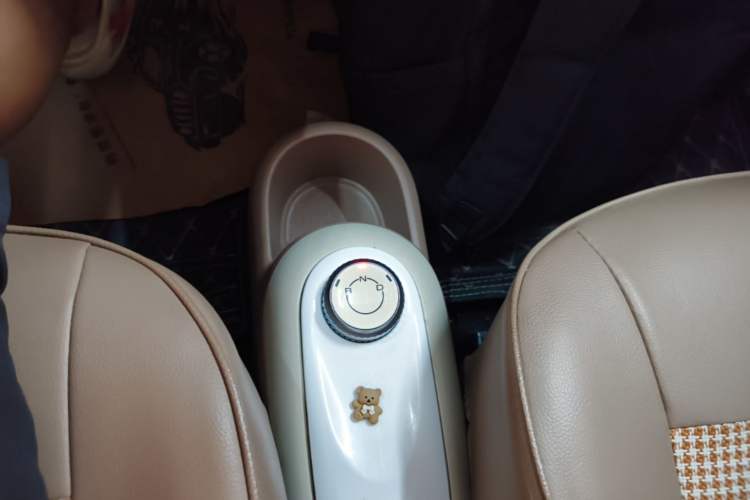 Used Wuling Hongguang MINIEV 2025 Four-Door Version Advanced Edition Gear Lever