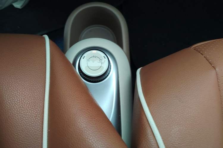 Used Wuling Hongguang MINIEV 2025 Four-Door Version Advanced Edition Gear Lever