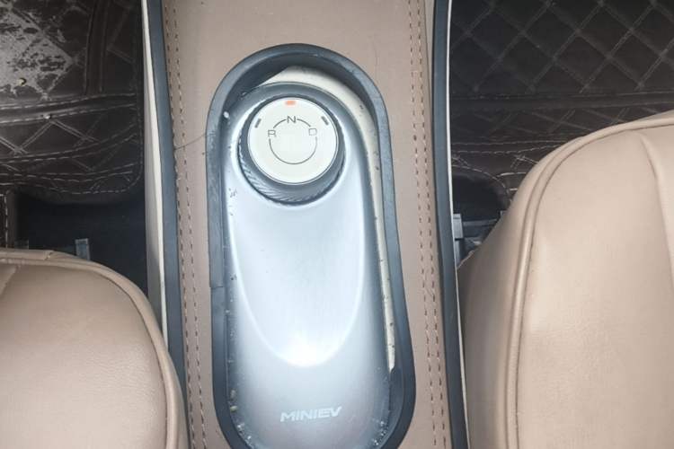 Used Wuling Hongguang MINIEV 2025 Four-Door Version Advanced Edition Gear Lever