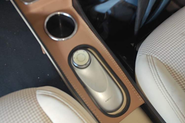 Used Wuling Hongguang MINIEV 2025 Four-Door Version Advanced Edition Gear Lever