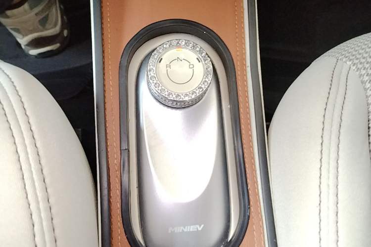 Used Wuling Hongguang MINIEV 2025 Four-Door Version Advanced Edition Gear Lever