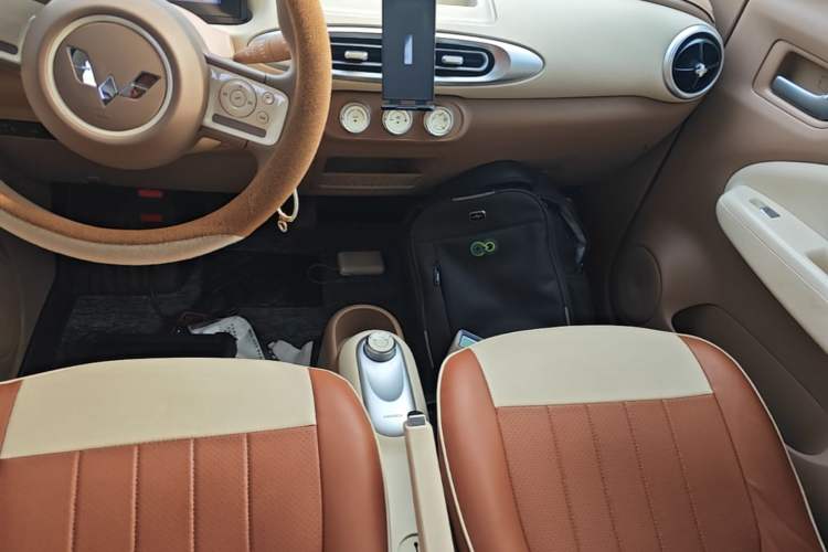 Used Wuling Hongguang MINIEV 2025 Four-Door Version Advanced Edition Gear Lever