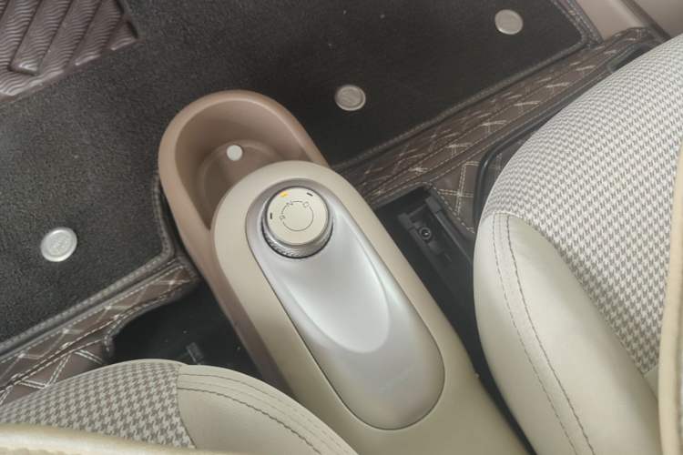 Used Wuling Hongguang MINIEV 2025 Four-Door Version Zhenxiang+ Edition Gear Lever