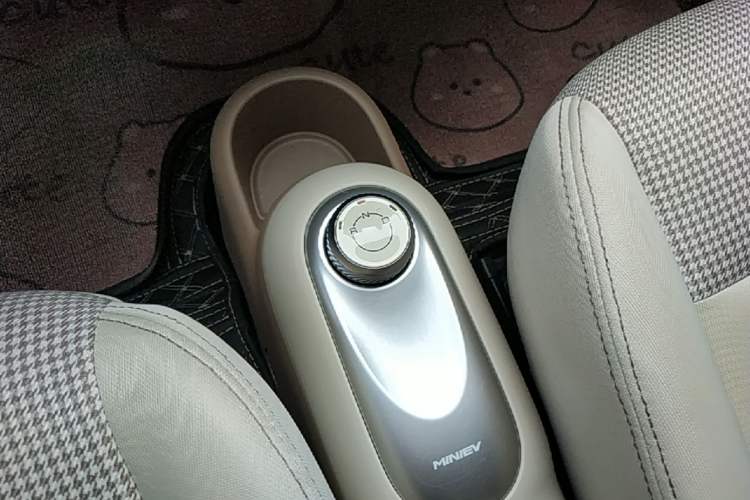 Used Wuling Hongguang MINIEV 2025 Four-Door Version Advanced Edition Gear Lever
