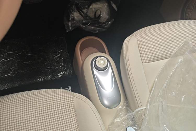 Used Wuling Hongguang MINIEV 2025 Four-Door Version Premium Edition Gear Lever