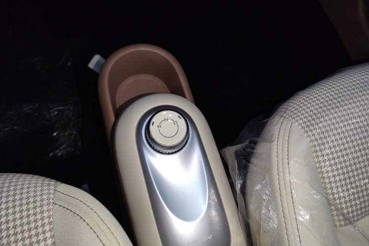 Used Wuling Hongguang MINIEV 2025 Four-Door Version Advanced Edition Gear Lever